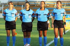 &Aacute;rbitras argentinas y bolivianas dirigir&aacute;n el primer encuentro de la selecci&oacute;n femenina ecuatoriana. Foto: Tomada de la FEF
