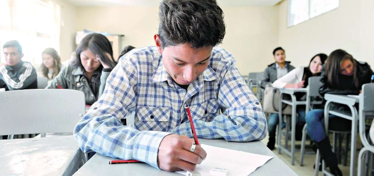 La rendici&oacute;n del examen Ser Bachiller unificado es obligatorio para los estudiantes del &uacute;ltimo a&ntilde;o de secundaria. Este es un requisito para graduarse.  