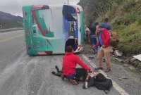 Accidente de bus en la vía Baeza-Quito dejó varios afectados