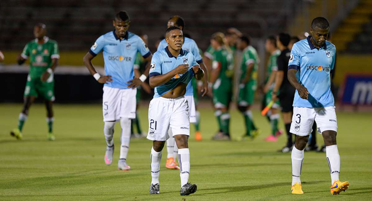 Los jugadores de Universidad Cat&oacute;lica y Mushuc Runa se presentaron al primer partido de la fecha 19. &Aacute;lvaro P&eacute;rez / El Tel&eacute;grafo
