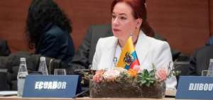 La ministra de Relaciones Exteriores ecuatoriana durante el encuentro de MNOAL, en Azerbaiy&aacute;n. 