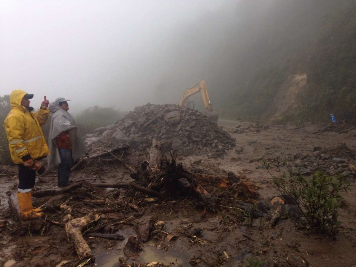 Un derrumbe en la v&iacute;a Quito-Papallacta-Baeza produjo la muerte de tres mujeres que transitaban . Foto: &Aacute;lvaro P&eacute;rez / EL TEL&Eacute;GRAFO.