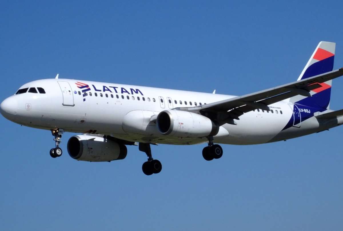 Latam dejará de operar vuelos entre Bogotá y Caracas. 