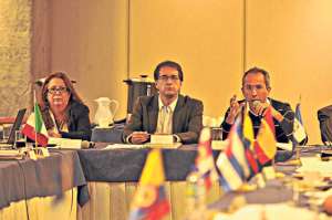 Elena Vilardell, secretaria t&eacute;cnica de Ibermedia, Juan Mart&iacute;n Cueva, director del CNCine y Manoel Rangel, director de la Agencia Nacional de Cine (Brasil). Foto: Jos&eacute; Luis Llivisaca.