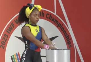 Jéssica Palacios se adjudicó tres medallas de plata en el Mundial Prejuvenil de pesas