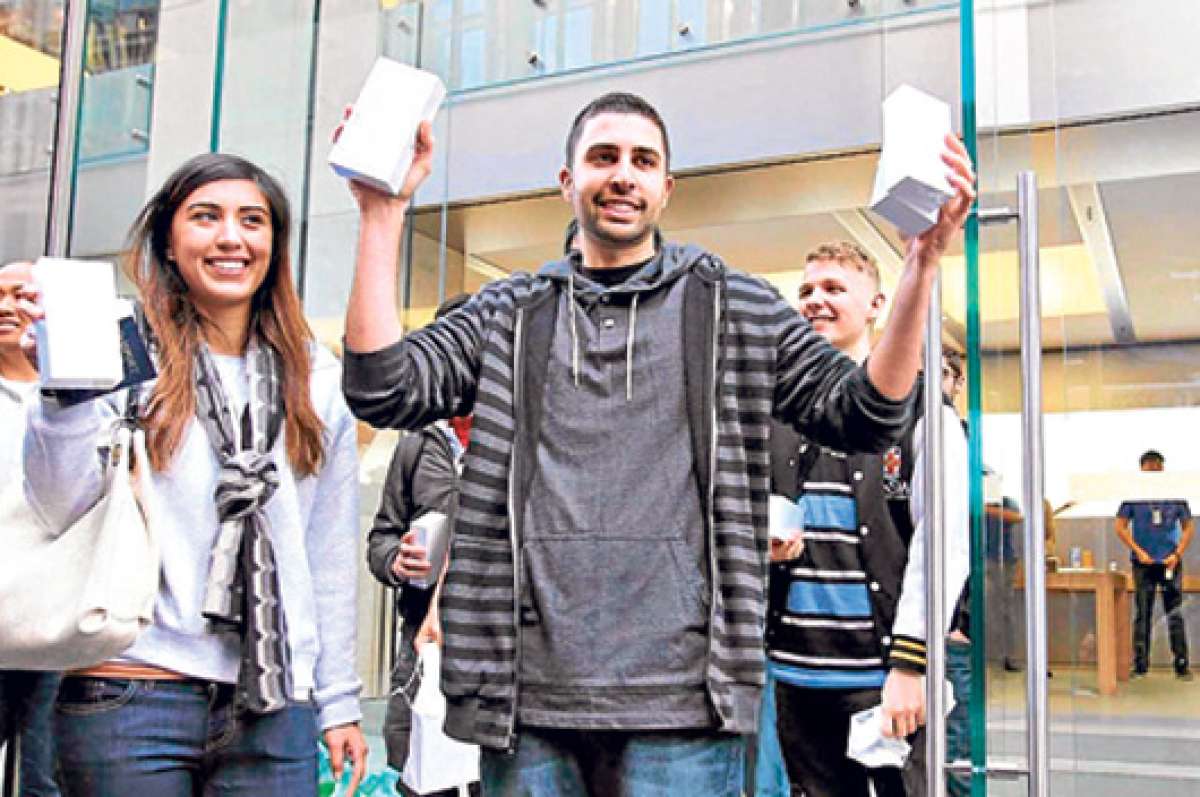 Algunas personas hacen fila por varios d&iacute;as para ser las primeras en comprar el &uacute;ltimo celular que sale al mercado. Los iPhones son lanzados en septiembre. Foto: Tomado dehardsoftware.es