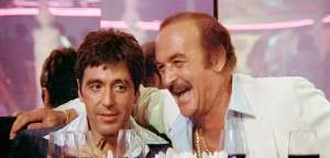 Al Pacino como Tony Montana y Robert Loggia como Frank L&oacute;pez, en una escena de la pel&iacute;cula Scarface de dirigida por Brian De Palma, con gui&oacute;n de Oliver Stone. Foto: Universal Pictures / Cortes&iacute;a Pyxurz.