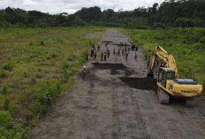 Un operativo desplegado en la frontera sur del país ubicó una pista clandestina en Morona Santiago. 