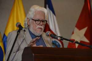 Carlos Gaviria, presidente de la Red para un Constitucionalismo Democr&aacute;tico, durante su charla magistral. Foto: Miguel Jim&eacute;nez.