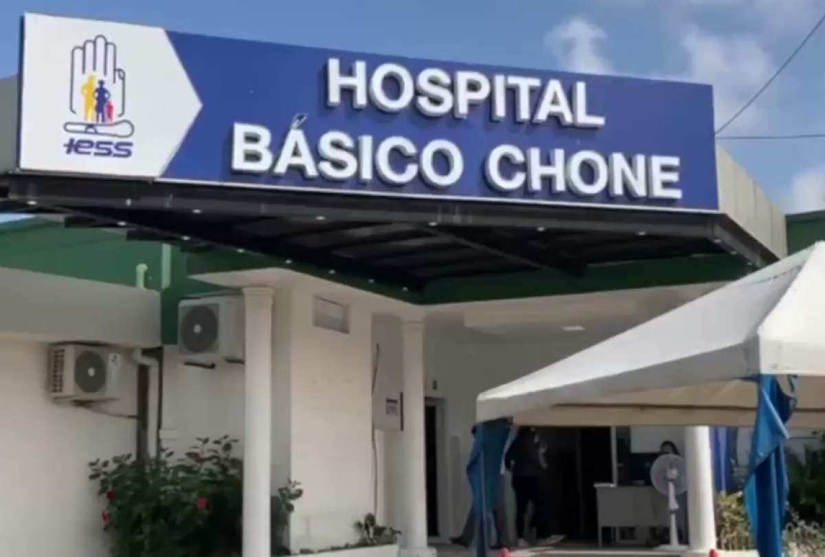 Las lluvias afectaron la infraestructura del Hospital Básico Chone.