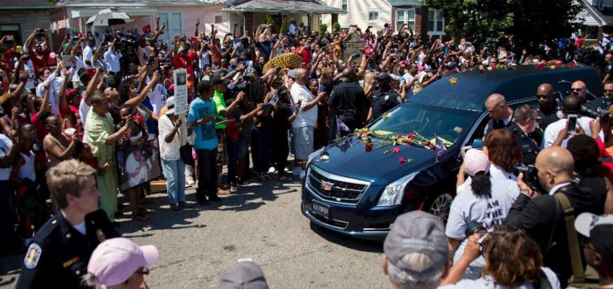 Una masiva procesi&oacute;n  despidi&oacute; a Mohamed Al&iacute;
