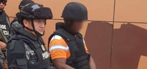  Rito Jayro R. R., alias "Lanchero"; fue detenido en el sector de "Campanita" en la parroquia Mataja. 