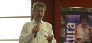Ra&uacute;l Vallejo Corral: &ldquo;No somos la m&aacute;scara del escritor &uacute;nicamente&rdquo;