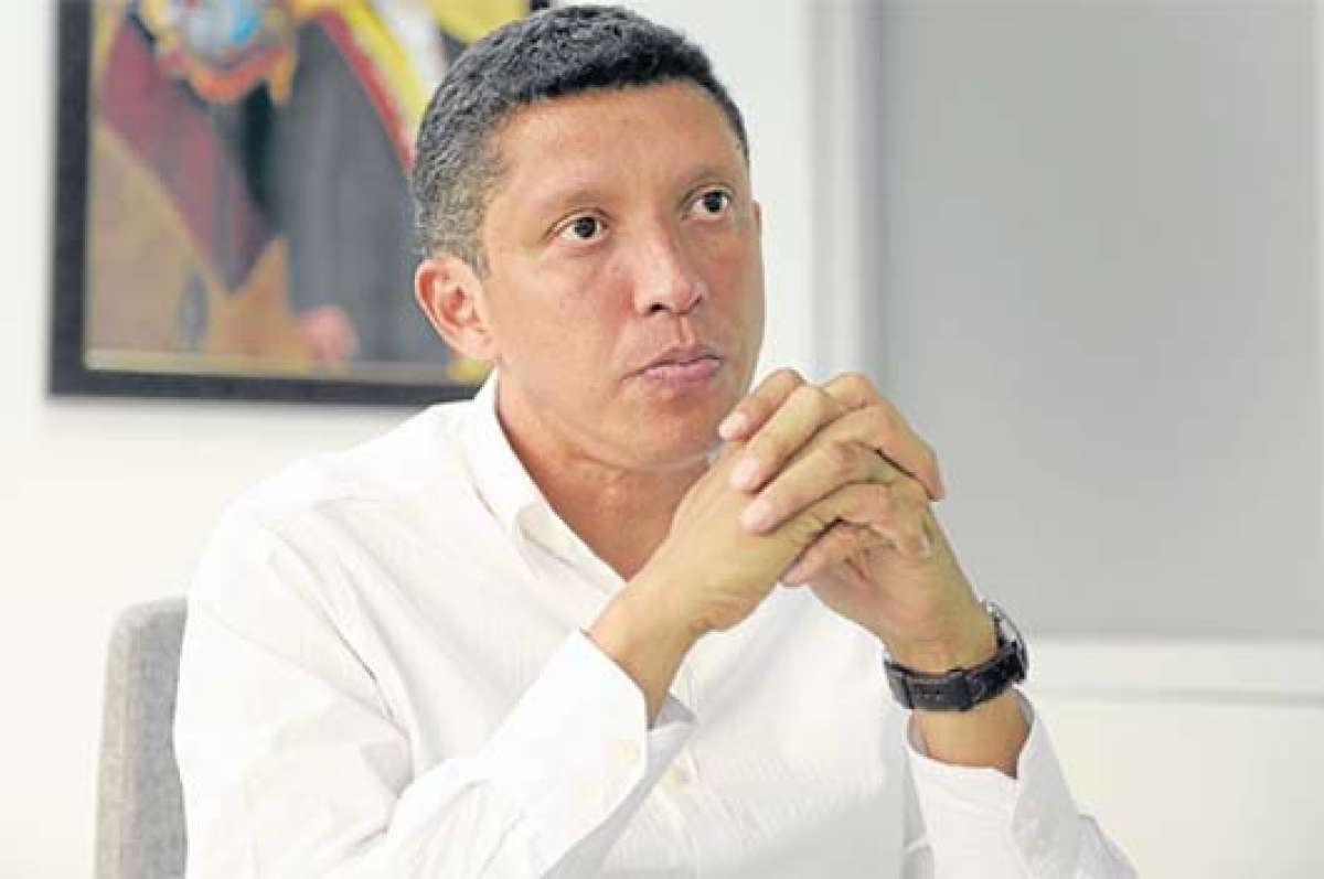 Julio C&eacute;sar Qui&ntilde;&oacute;nez, titular de la Secretar&iacute;a T&eacute;cnica de Prevenci&oacute;n de Asentamientos Humanos Irregulares. Profesi&oacute;n: Abogado. Experiencia: Exintendente de Polic&iacute;a en Guayas.