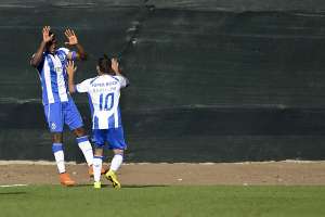Jackson Mart&iacute;nez (i.) fue el autor del &uacute;nico tanto del partido. Foto: AFP