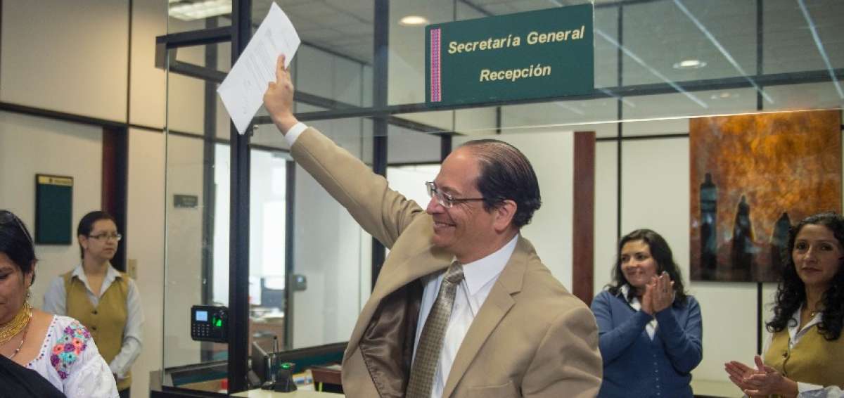 Agust&iacute;n Grijalva fue el primero que se inscribi&oacute; como candidato a rector de la Universidad Andina. La Comisi&oacute;n de Consulta verificar&aacute; los documentos.