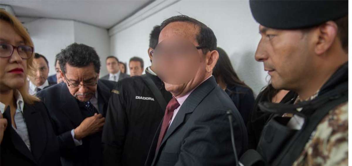 Hugo M. (centro), exdirector financiero de la FEF, deber&aacute; explicar supuestas inconsistencias en la contabilidad. 