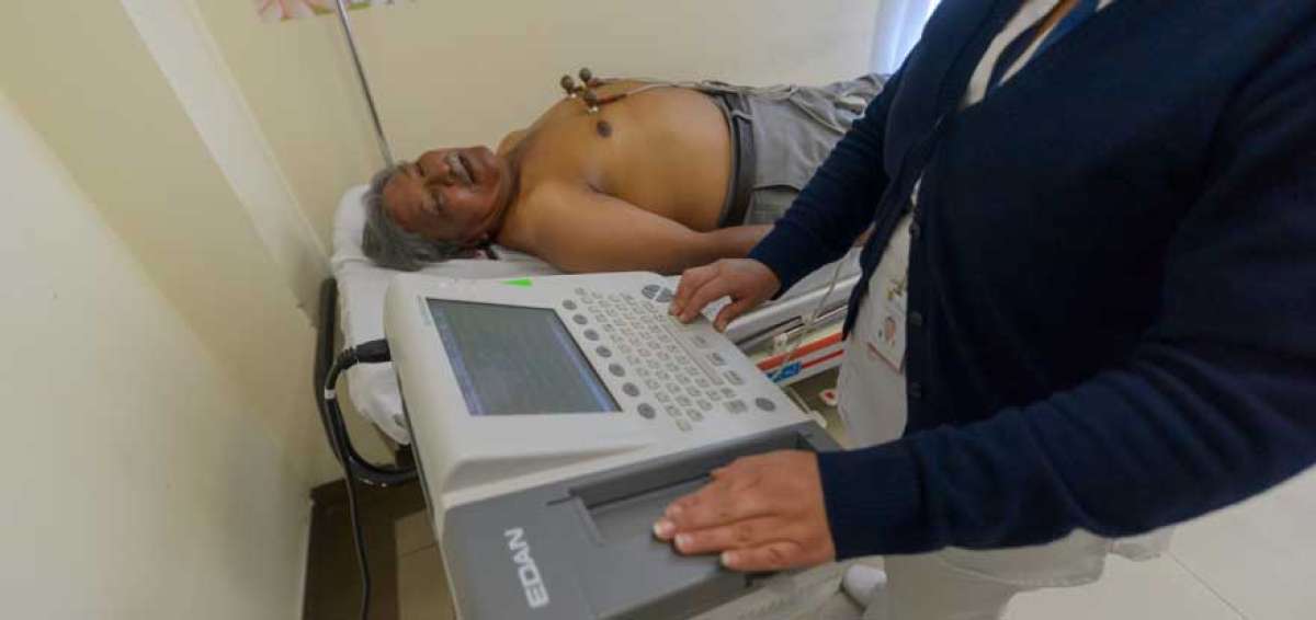 El electrocardiograma permite evaluar la actividad del coraz&oacute;n. Muestra la existencia de eventos coronarios, pese a la ausencia de dolor. El 80% de infartos es prevenible, seg&uacute;n la OMS. 