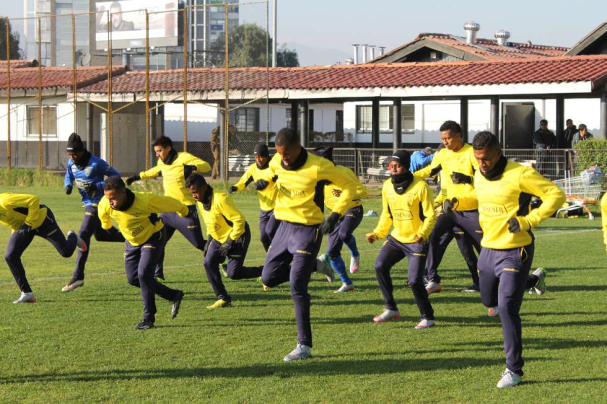 Tricolores entrenaron esta ma&ntilde;ana en el Complejo de Colo Colo. Foto tomada de la p&aacute;gina de la FEF.