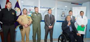El presidente Len&iacute;n Moreno y el ministro Patricio Zambrano se reunieron con las autoridades del hospital para conocer la condici&oacute;n de los tres heridos.