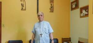 Monse&ntilde;or Eugenio Arellano es un pastor y educador por excelencia. &Eacute;l  cree que el legado que un colegio puede ofrecer es la excelencia acad&eacute;mica.