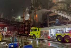 El incendio en unidad de la Refiner&iacute;a Esmeraldas oblig&oacute; a suspender temporalmente operaciones.