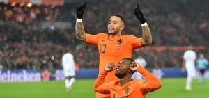 Holanda da la sorpresa y pasa por encima de una Francia irreconocible