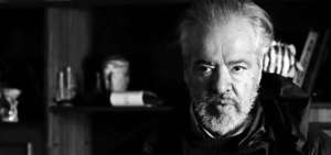  La cr&iacute;tica de Paulo de Jolly hacia Nicanor Parra ten&iacute;a que ver con que no llevara a la juventud &ldquo;por un camino m&aacute;s l&iacute;rico&rdquo; o la ense&ntilde;anza del lat&iacute;n.