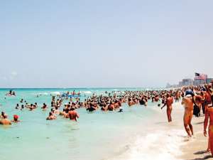 Los nudistas frecuentan exuberantes para&iacute;sos (Galer&iacute;a)