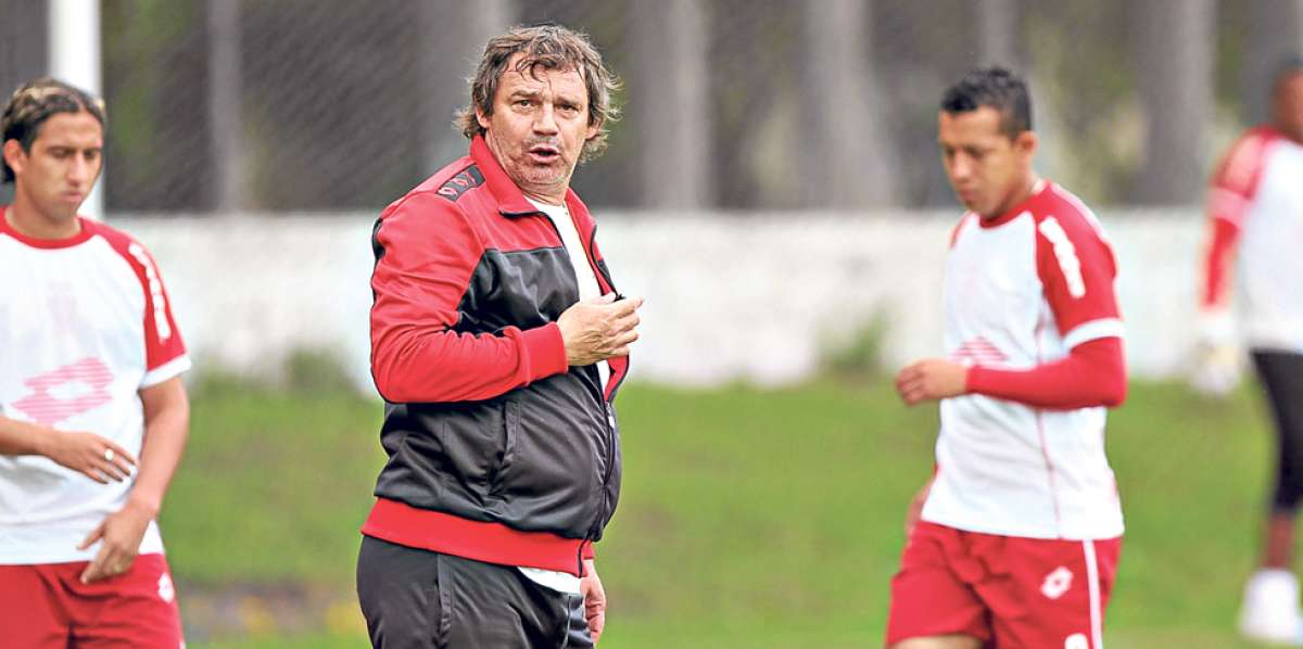 Mario Saralegui dirigi&oacute; a El Nacional entre 2010 y 2012; logr&oacute; clasificar al repechaje de la Libertadores 2012. Foto: Archivo / El Tel&eacute;grafo
