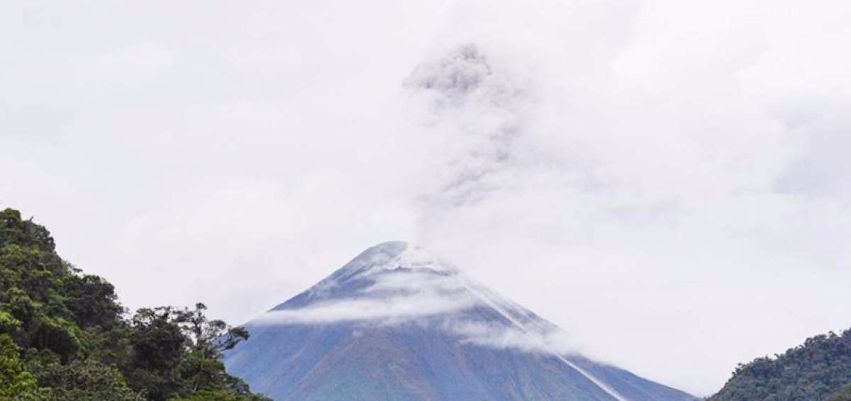 Instituto Geof&iacute;sico niega cambios en actividad del volc&aacute;n Reventador