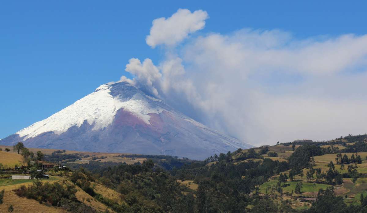 En esta semana,la zona aleda&ntilde;a al volc&aacute;n Cotopaxi amaneci&oacute; completamente despejada y el coloso mostr&oacute; toda su majestuosidad. Foto: Eduardo Navas / El Tel&eacute;grafo 