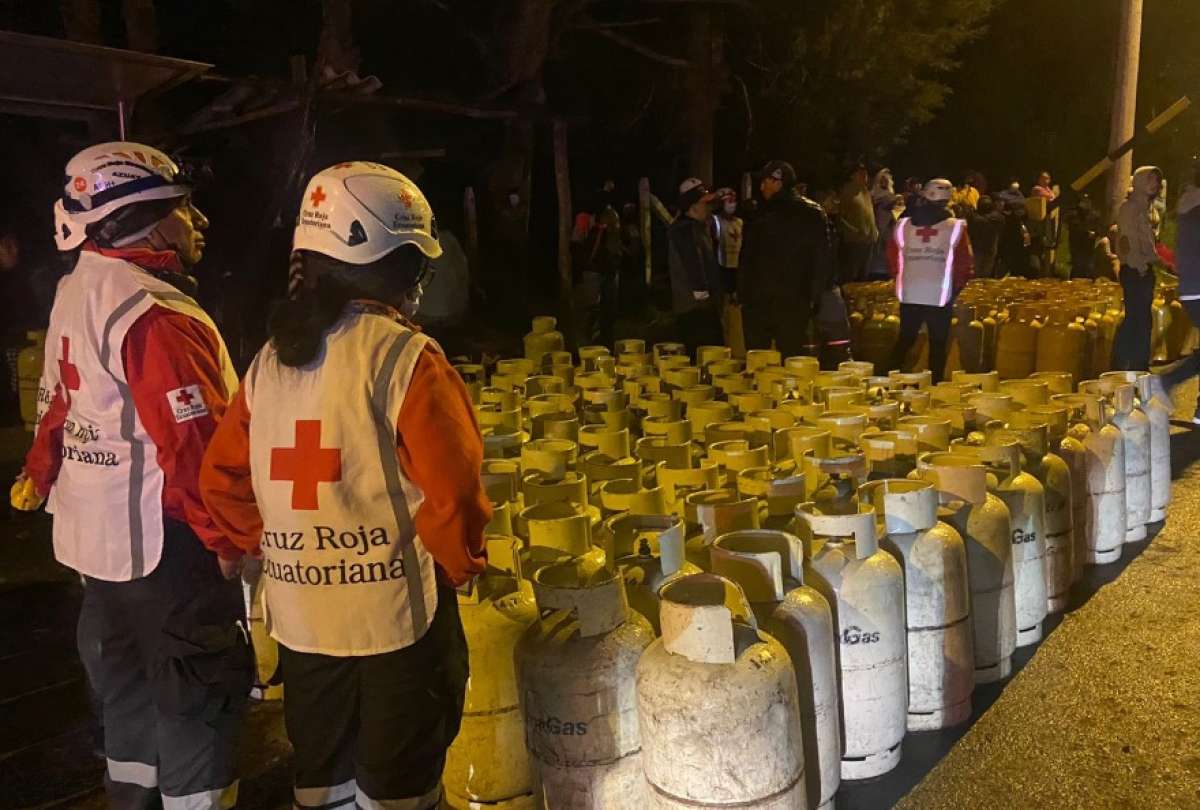 La Cruz Roja garantizó el paso de un convoy con tanques de gas, a través de un corredor humanitario.