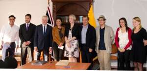 Asistentes a la firma del acuerdo entre la UArtes y la Universidad Goldsmiths