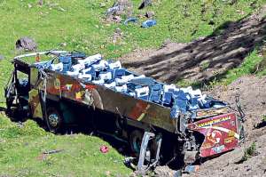 Del bus de la Panamericana que se volc&oacute; y cay&oacute; a un barranco, 15 personas murieron. Foto: Alvaro P&eacute;rez.