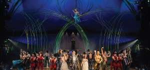 El espect&aacute;culo Amaluna, que se estren&oacute; en 2012, consta de danza, m&uacute;sica y m&aacute;s de 10 actos caracter&iacute;sticos del estilo &uacute;nico del Cirque Du Soleil.   