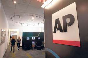 La agencia de noticias AP anunci&oacute; a trav&eacute;s de un comunicado que  pondr&aacute; en marcha este mismo mes el sistema de elaboraci&oacute;n de notas con robots. Foto: Tomada de media.proceso.com.mx