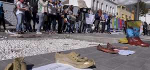 Una protesta de trabajadores del cine y el audiovisual, en la Asamblea Nacional, a causa de la posible derogaci&oacute;n del Art. 98 de la Ley de Comunicaci&oacute;n.