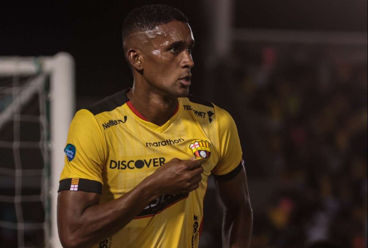 El delantero Fidel Martínez también se suma a la lista de jugadores que han fallado penales con Barcelona SC.