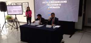 El ministro (e) de Telecomunicaciones, Andr&eacute;s Michelena, y el nuevo director de Arcotel, Ricardo Freire. 