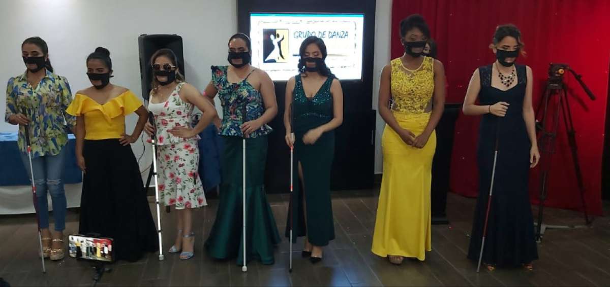 Un desfile inclusivo conmemor&oacute; el D&iacute;a Internacional del Bast&oacute;n Blanco