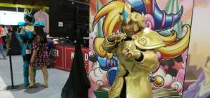 Los visitantes pueden tomarse fotos con cosplay.