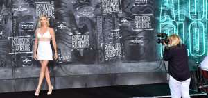 Charlize Theron deslumbra en presentaci&oacute;n de la pel&iacute;cula 'Atomic Blonde', en Berl&iacute;n