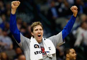Dirk Nowitzki disputa su d&eacute;cimos&eacute;ptima temporada en la NBA. Foto: AFP 