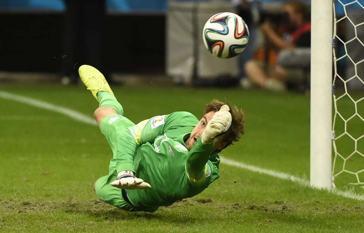 Tim Krul, arquero de la selecci&oacute;n de Holanda, ataj&oacute; dos penales ante Costa Rica.
