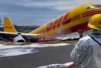 En Costa Rica, un avión se parte en dos tras aterrizaje de emergencia
