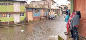 El centro de Cotal&oacute; luce vac&iacute;o debido a las fuertes precipitaciones. Las plantaciones de ma&iacute;z, fr&eacute;jol y tomate se benefician de la limpieza que realiza la lluvia. Foto: Roberto Ch&aacute;vez / El Tel&eacute;grafo