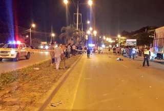 Ciclistas fueron embestidos por un conductor en la vía Machala-Pasaje