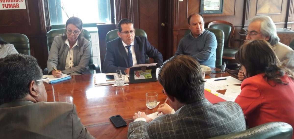Prefectos de Al&oacute;ag-Santo Domingo analizan suspender el cobro de peajes