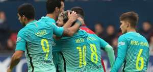 Su&aacute;rez y Messi golean a Osasuna (3-0) y meten presi&oacute;n al Real Madrid